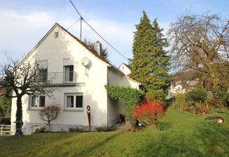 Haus mit sehr großem Garten