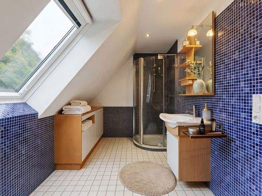 Bad im Dachgeschoss