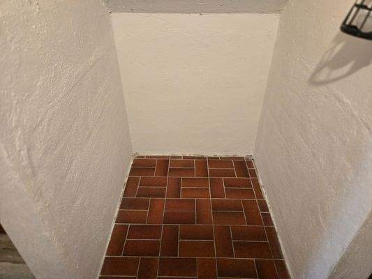 Stauraum unter der Kellertreppe