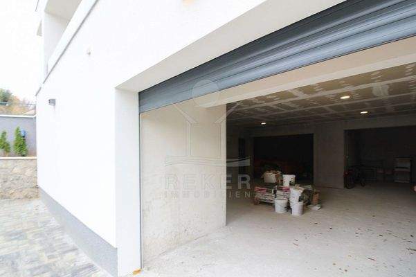 Geräumige Tiefgarage mit leichter Zufahrt