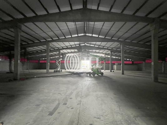 Innenansicht Halle - JLL