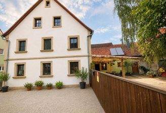Ansicht der Hauses vom Parkpl