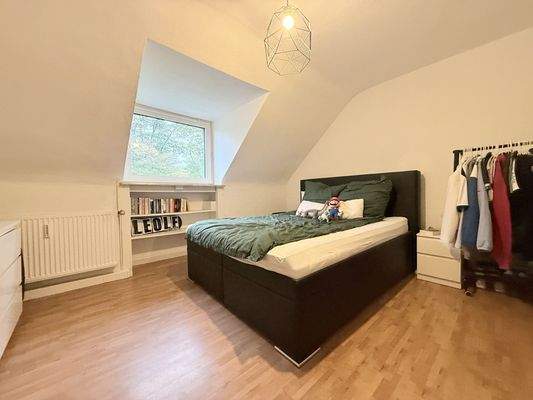 Schlafzimmer (DG Rechts)