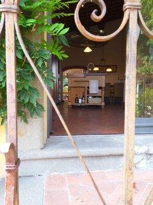 Blick von aussen in die Küche