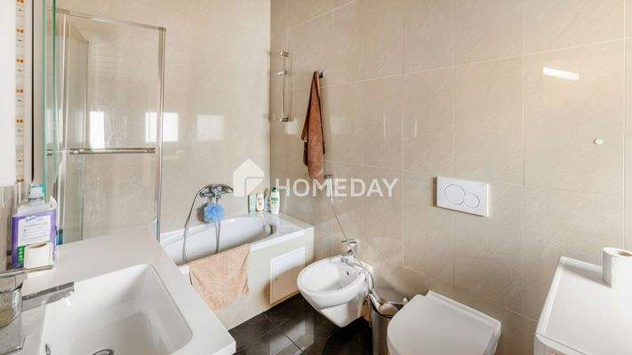 Wohnung 2 1. OG Badezimmer 2