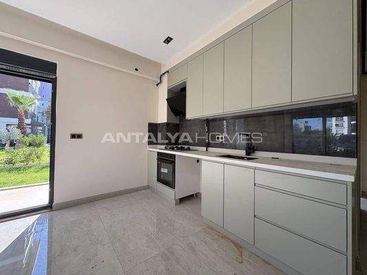 1 and 2-Bedroom Flats in a Complex with Pool in Antalya Lara