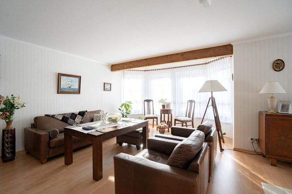 Wohn- und Essbereich mit großem Erker