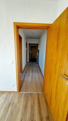 Nr.65 2.OG re 2-Raum renoviert