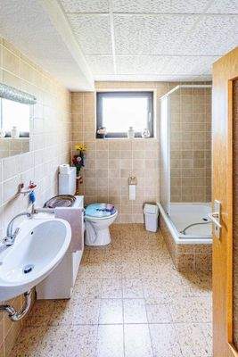 Tageslichtbad Erdgeschoss.jpg