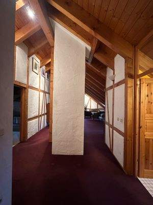 links zur Küche - rechts in´s Bad