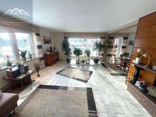 Wohnzimmer mit Terrassenzugang EG