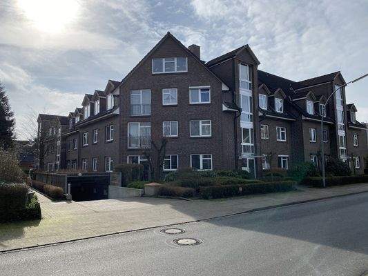 Wohnung mit Balkon, Tiefgaragenstellplatz