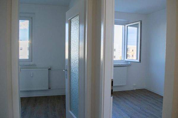 Blick in Küche/ Schlafzimmer