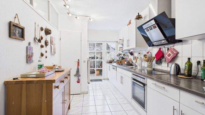 CAM04238G0-PR0051-STILL006