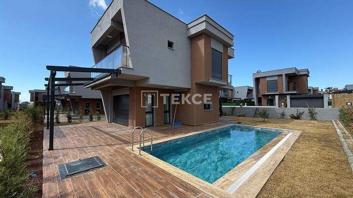 Villas with Pool Within Walking Distance of the Beach in Kuşadası