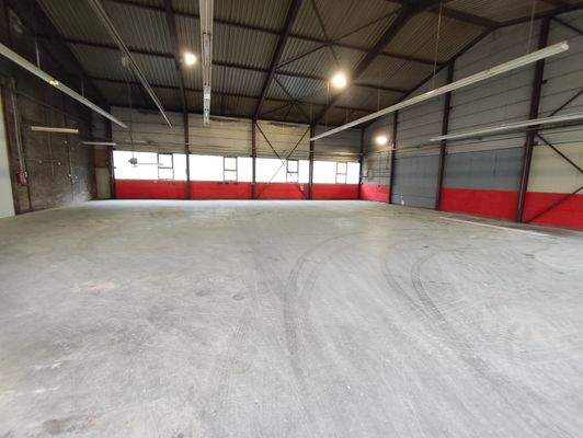 4. Halle 3 Neckarseite links.jpg