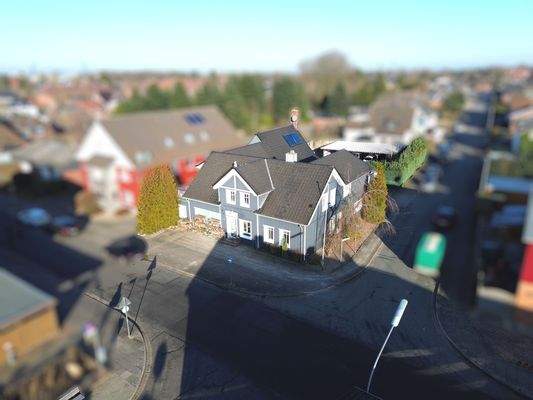 1x Gewerbe, 4x Wohneinheiten