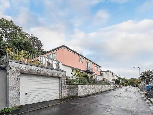 Straßenansicht von Nordost