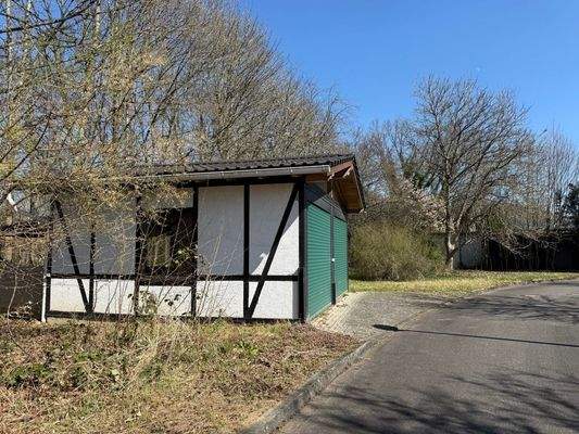 Zuwegung zu den Gebäuden 