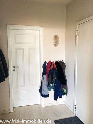 16-Vorflur + Garderobe.JPG