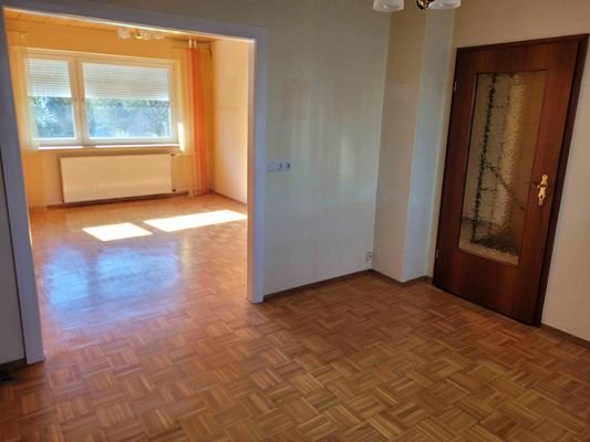 Wohn- Esszimmer mit Stäbchenparkettboden
