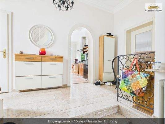 13_Eingangsbereich_Diele_klassischer_Empfan