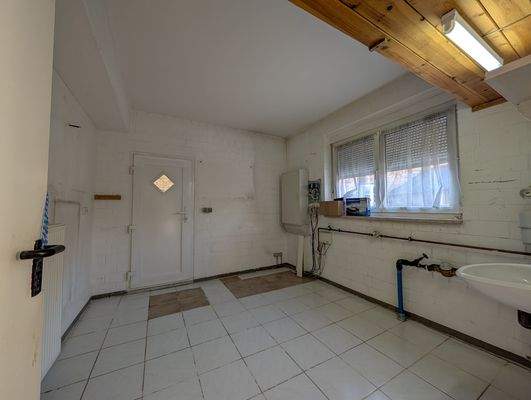 Abstellraum neben Garage