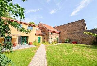 Einfamilienhaus mit Remise