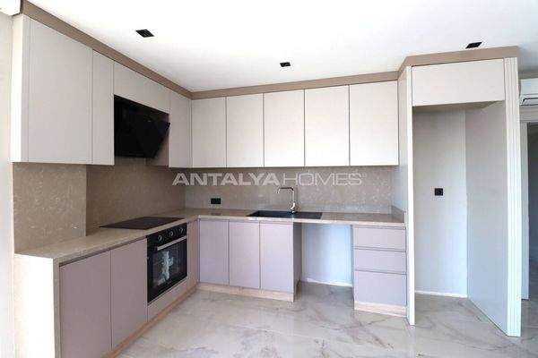 Spacious Flats in a Complex with Pool and Security in Altintas