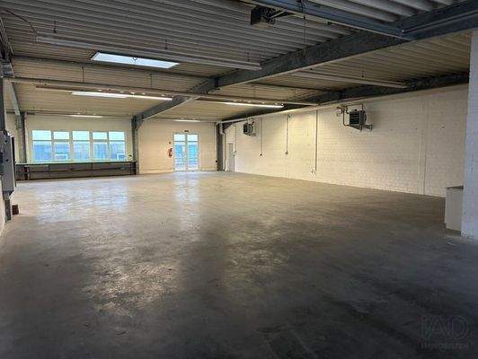 Halle Innen Haupteingang und Tor 1