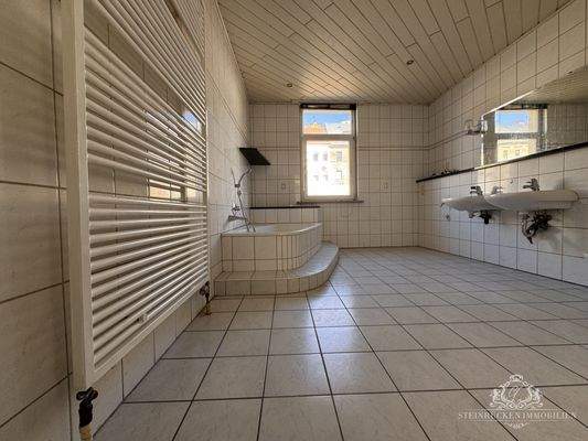 Badezimmer mit Wanne