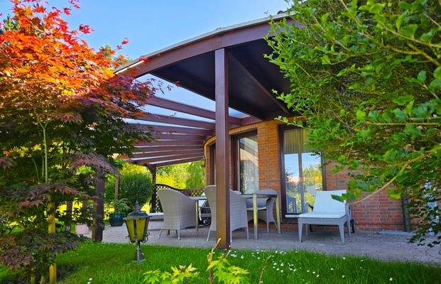 Terrasse vor dem Kaminzimmer