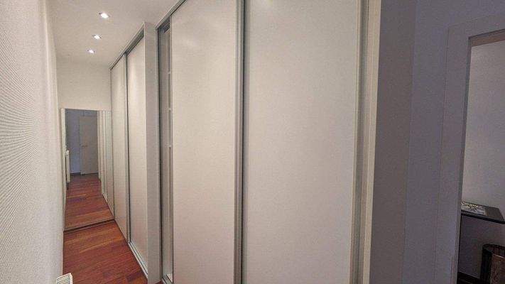 großer Einbauschrank 