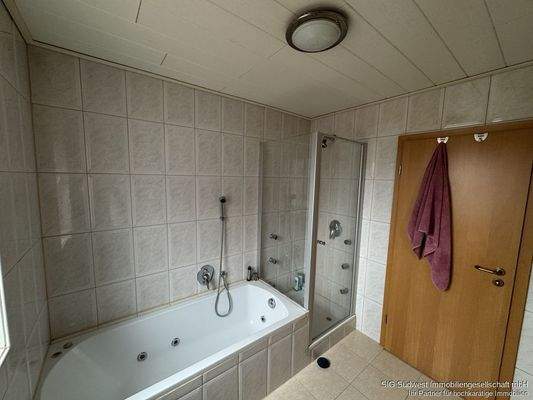 ITageslichtbad Wanne und Dusche 