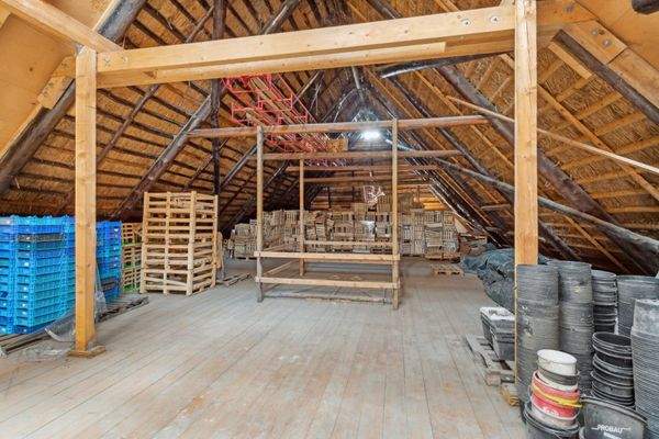 Großer, ausbaufähiger Dachboden