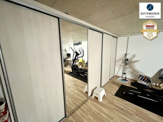 Keller mit verbauten Geräteraum