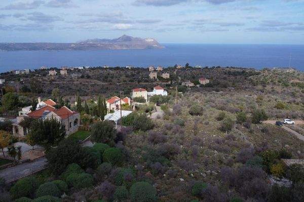 Kreta, Kokkino Chorio: Weitläufiges Gelände mit spektakulärem Meerblick zu verkaufen