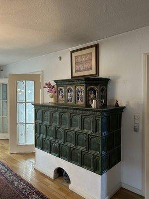 Kachelofen im Wohnzimmer