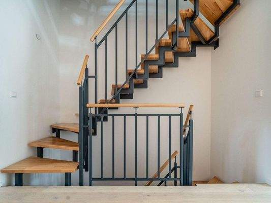 Holz-Stahl-Treppe