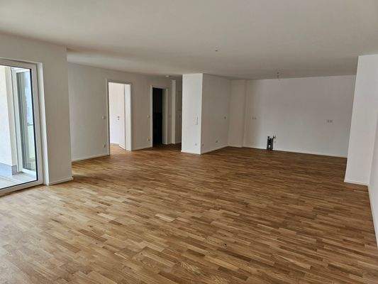 Wohnbereich, Blick zum Ki.Zi./Büro, Bad, Küche