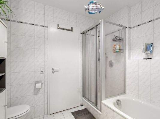 Bad Ansicht 2 und Gäste-WC_1