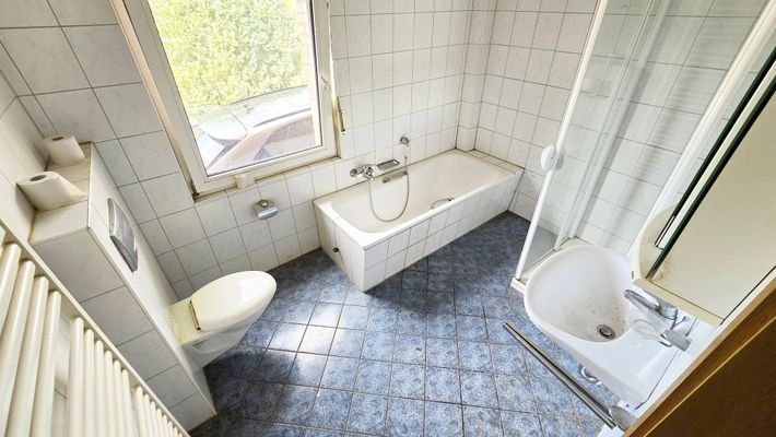 Badezimmer EG.jpg