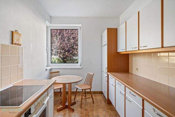 KÜCHE MIT FRÜHSTÜCKSPLATZ