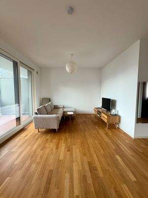 lichtdurchfluteter Wohnzimmer