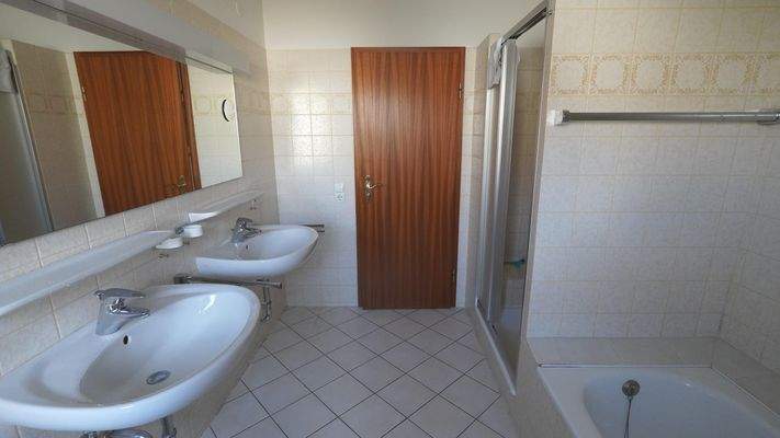 Tageslichtbad im Erdgeschoss