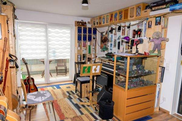 Arbeitszimmer mit Zugang zum Balkon