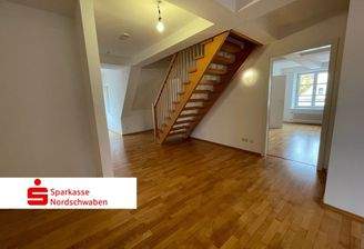 Geräumiger Flur mit Wohnbereich