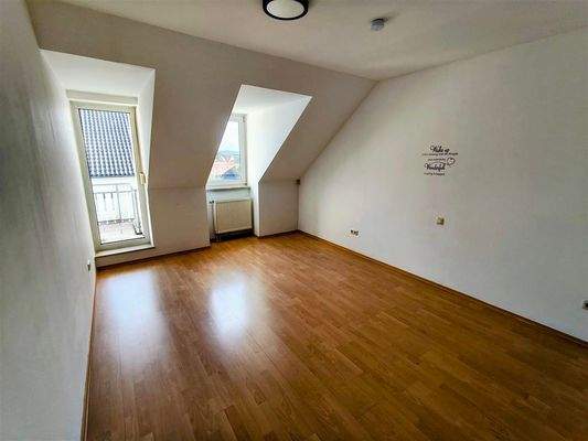 ....sonnig und geräumig.