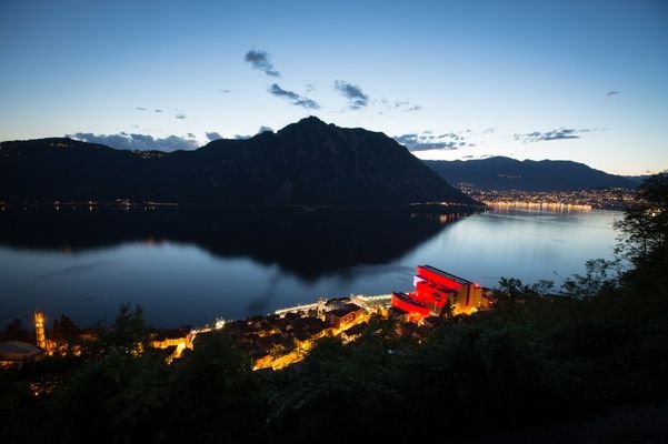 Nacht Piazzora Lugano.jpg