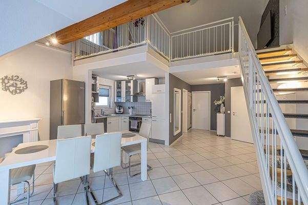 offener Wohn-Essbereich mit Küche